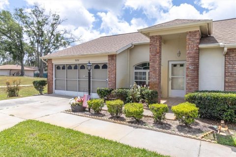 Condo in New Port Richey, Florida, 2 bedrooms № 2103474 - photo 2