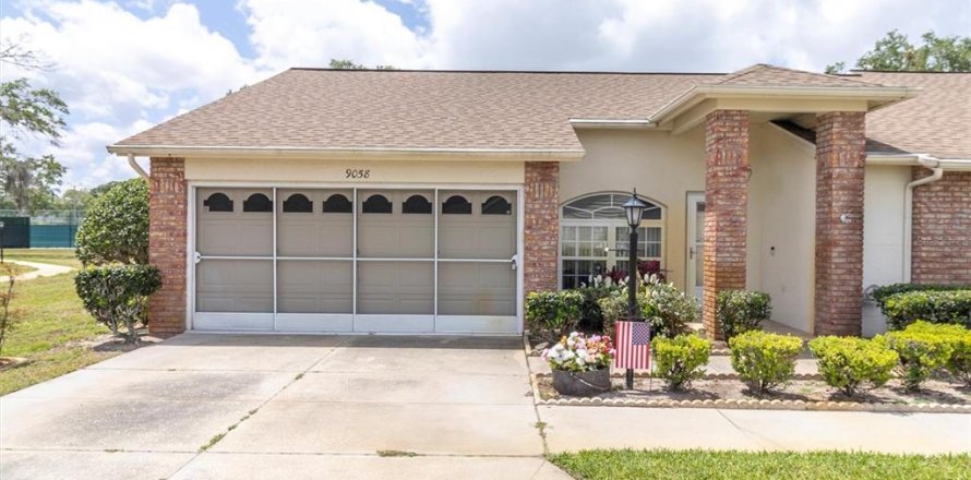 Condo in New Port Richey, Florida, 2 bedrooms № 2103474