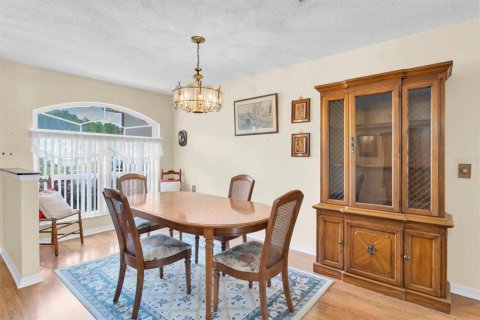 Condo in New Port Richey, Florida, 2 bedrooms № 2103474 - photo 12