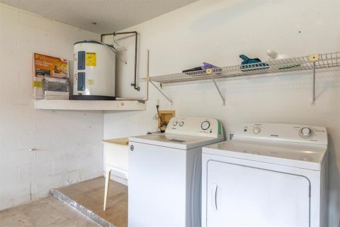 Condo in New Port Richey, Florida, 2 bedrooms № 2103474 - photo 24