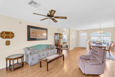 Condo in New Port Richey, Florida, 2 bedrooms № 2103474 - photo 7