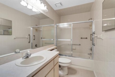 Condo in New Port Richey, Florida, 2 bedrooms № 2103474 - photo 23