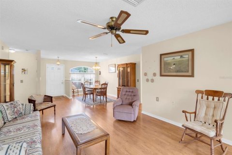 Condo in New Port Richey, Florida, 2 bedrooms № 2103474 - photo 6