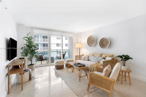 Снять в аренду кондоминиум в Майами-Бич, Флорида 1 спальня, 74.88м2, № 1943652 - фото 3