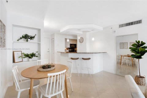 Снять в аренду кондоминиум в Майами-Бич, Флорида 1 спальня, 74.88м2, № 1943652 - фото 4