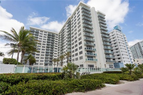 Снять в аренду кондоминиум в Майами-Бич, Флорида 1 спальня, 74.88м2, № 1943652 - фото 16