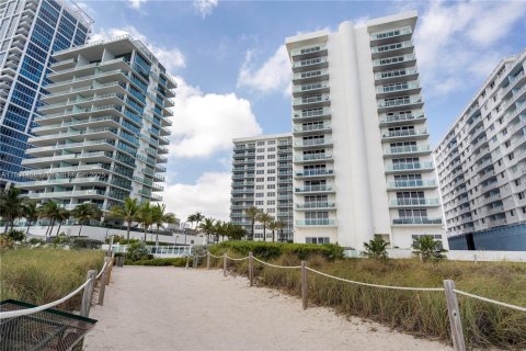 Снять в аренду кондоминиум в Майами-Бич, Флорида 1 спальня, 74.88м2, № 1943652 - фото 17