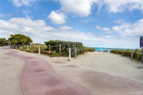 Снять в аренду кондоминиум в Майами-Бич, Флорида 1 спальня, 74.88м2, № 1943652 - фото 18