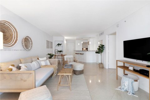 Снять в аренду кондоминиум в Майами-Бич, Флорида 1 спальня, 74.88м2, № 1943652 - фото 2