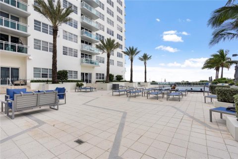 Снять в аренду кондоминиум в Майами-Бич, Флорида 1 спальня, 74.88м2, № 1943652 - фото 14