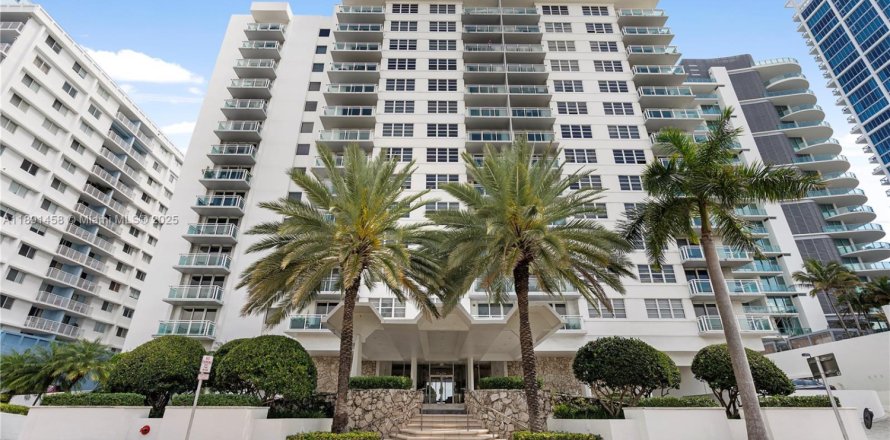 Кондоминиум с 1 спальней в Майами-Бич, Флорида № 1943652