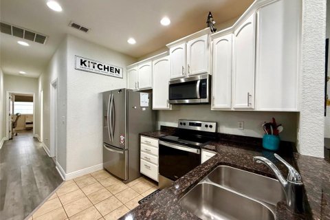 House in Clermont, Florida 3 bedrooms, 132.48 sq.m. № 2201533 - photo 8