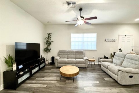 House in Clermont, Florida 3 bedrooms, 132.48 sq.m. № 2201533 - photo 5