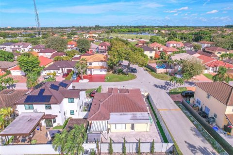 House in Hialeah, Florida 4 bedrooms, 140.38 sq.m. № 1871623 - photo 29