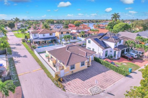 House in Hialeah, Florida 4 bedrooms, 140.38 sq.m. № 1871623 - photo 28