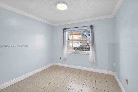 House in Hialeah, Florida 4 bedrooms, 140.38 sq.m. № 1871623 - photo 7
