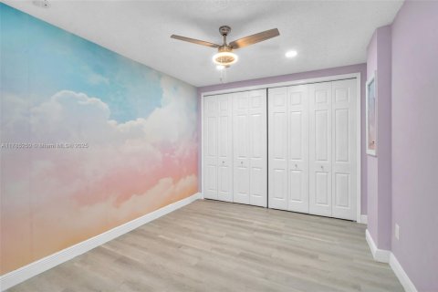 House in Hialeah, Florida 4 bedrooms, 140.38 sq.m. № 1871623 - photo 10