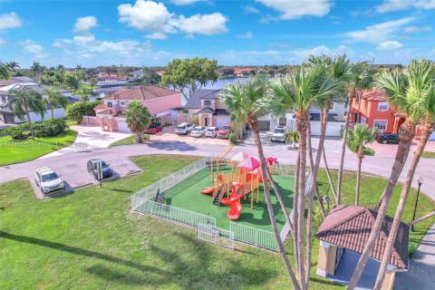 House in Hialeah, Florida 4 bedrooms, 140.38 sq.m. № 1871623 - photo 30