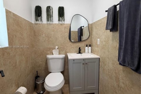 Villa ou maison à louer à Hialeah, Floride: 2 chambres № 2432425 - photo 4