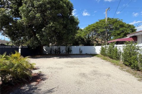 Villa ou maison à louer à Hialeah, Floride: 2 chambres № 2432425 - photo 15