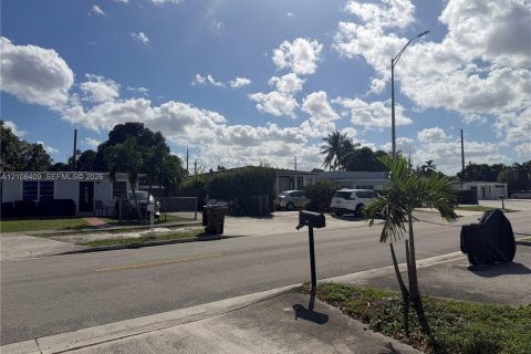 Villa ou maison à louer à Hialeah, Floride: 2 chambres № 2432425 - photo 16