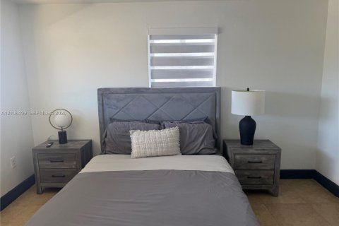 Villa ou maison à louer à Hialeah, Floride: 2 chambres № 2432425 - photo 5