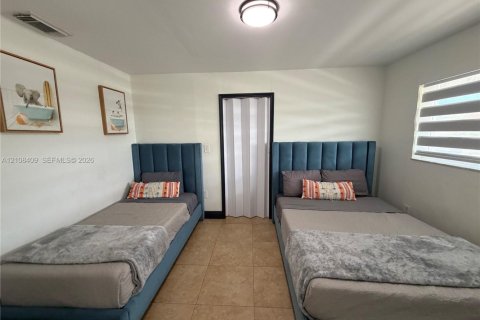 Villa ou maison à louer à Hialeah, Floride: 2 chambres № 2432425 - photo 8