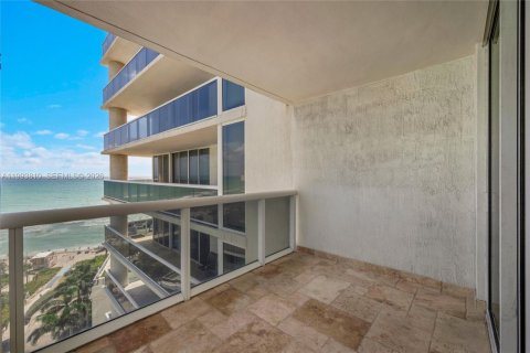 Condominio en alquiler en Hallandale Beach, Florida, 2 dormitorios, 165.55 m2 № 2053335 - foto 29