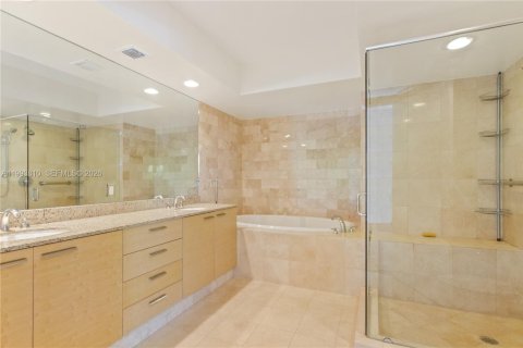 Condominio en alquiler en Hallandale Beach, Florida, 2 dormitorios, 165.55 m2 № 2053335 - foto 18