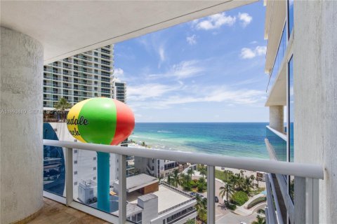 Condominio en alquiler en Hallandale Beach, Florida, 2 dormitorios, 165.55 m2 № 2053335 - foto 3