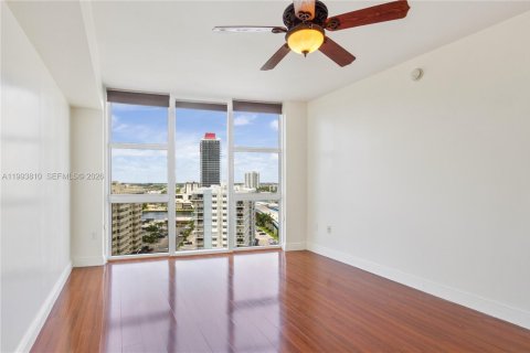 Condominio en alquiler en Hallandale Beach, Florida, 2 dormitorios, 165.55 m2 № 2053335 - foto 22