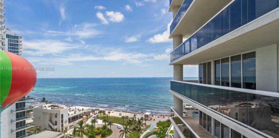Condominio en Hallandale Beach, Florida, 2 dormitorios  № 2053335