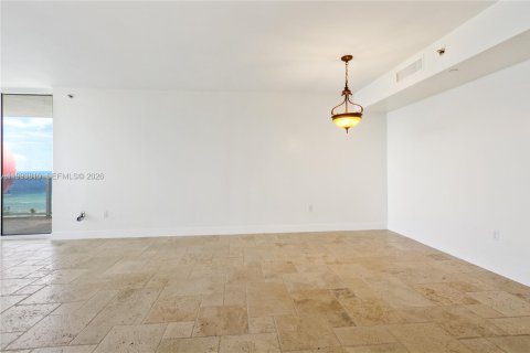 Condominio en alquiler en Hallandale Beach, Florida, 2 dormitorios, 165.55 m2 № 2053335 - foto 14