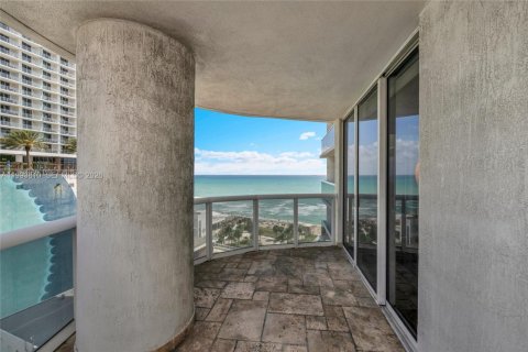 Condominio en alquiler en Hallandale Beach, Florida, 2 dormitorios, 165.55 m2 № 2053335 - foto 28