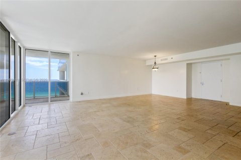 Condominio en alquiler en Hallandale Beach, Florida, 2 dormitorios, 165.55 m2 № 2053335 - foto 10