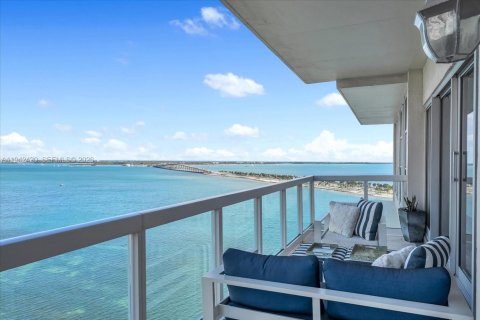 Кондоминиум с 2 спальнями в Майами, Флорида № 2005675