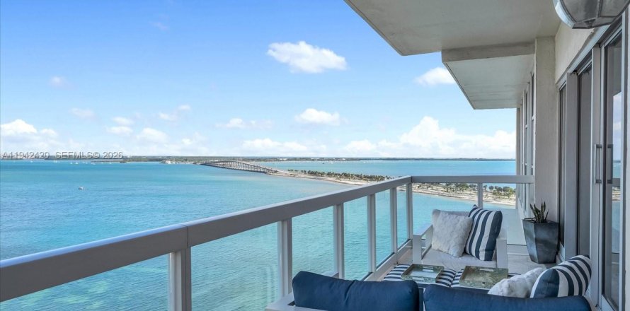 Кондоминиум с 2 спальнями в Майами, Флорида № 2005675