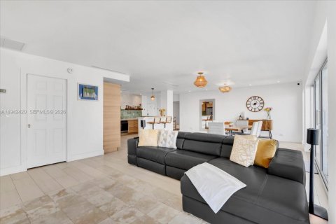 Купить кондоминиум в Майами, Флорида 2 спальни, 158.21м2, № 2005675 - фото 11