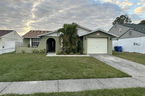 Villa ou maison à louer à Tampa, Floride: 3 chambres, 112.23 m2 № 2386322 - photo 2