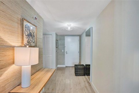 Copropriété à louer à Sunny Isles Beach, Floride: 2 chambres, 143.16 m2 № 2028945 - photo 3