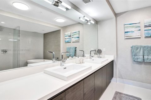 Copropriété à louer à Sunny Isles Beach, Floride: 2 chambres, 143.16 m2 № 2028945 - photo 27