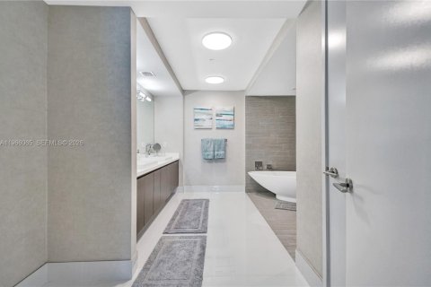 Copropriété à louer à Sunny Isles Beach, Floride: 2 chambres, 143.16 m2 № 2028945 - photo 25