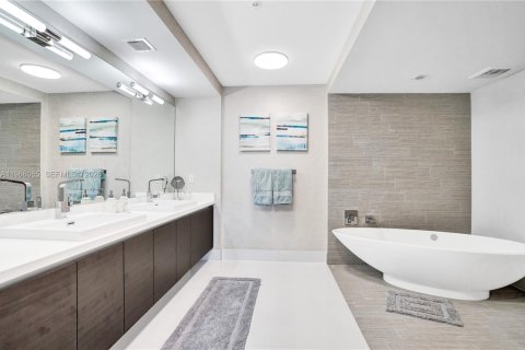 Copropriété à louer à Sunny Isles Beach, Floride: 2 chambres, 143.16 m2 № 2028945 - photo 26