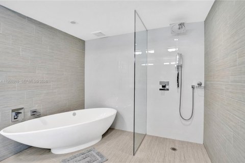 Copropriété à louer à Sunny Isles Beach, Floride: 2 chambres, 143.16 m2 № 2028945 - photo 28