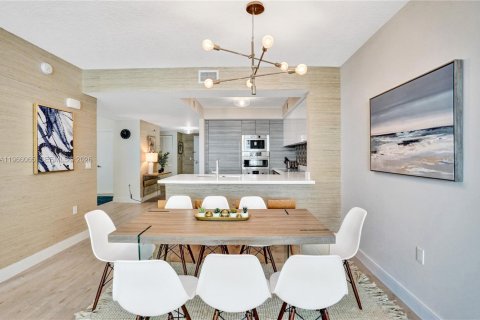 Copropriété à louer à Sunny Isles Beach, Floride: 2 chambres, 143.16 m2 № 2028945 - photo 15