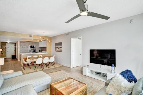 Copropriété à louer à Sunny Isles Beach, Floride: 2 chambres, 143.16 m2 № 2028945 - photo 18