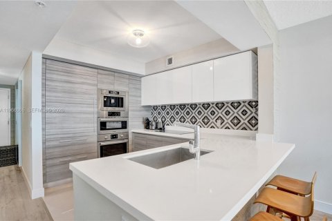 Copropriété à louer à Sunny Isles Beach, Floride: 2 chambres, 143.16 m2 № 2028945 - photo 5