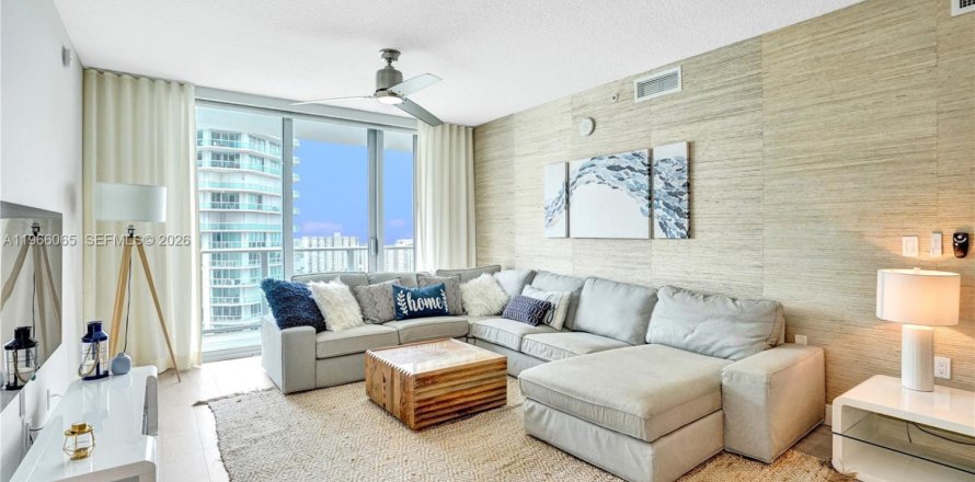 Condo à Sunny Isles Beach, Floride, 2 chambres  № 2028945