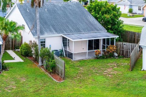 House in Sarasota, Florida 3 bedrooms, 111.02 sq.m. № 2405242 - photo 25