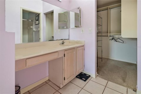 House in Sarasota, Florida 3 bedrooms, 111.02 sq.m. № 2405242 - photo 13